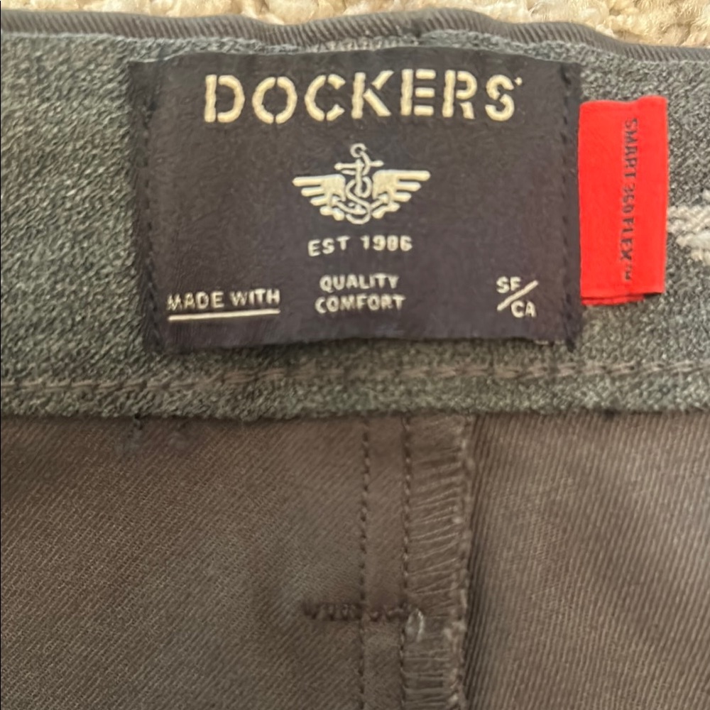 Dockers⭐️NWT Gray WORKDAY Classic Flat Front PANTS 40X32 - Picture 5 of 9